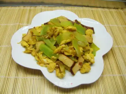 Vegetarian scrambled eggs and fragrant dried lettuce