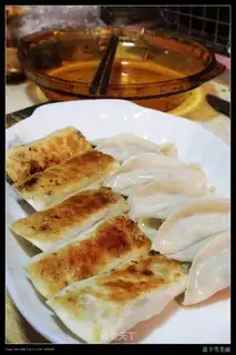 Dumpling pot stickers