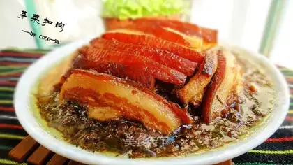 braised pork with bean sprouts