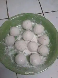 Homemade red bean stuffed glutinous rice balls