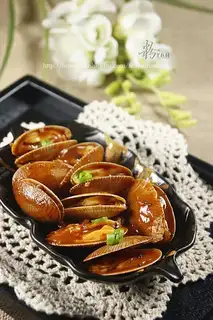 Stewed clam with tomato and red