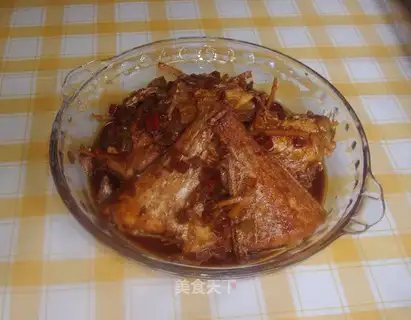Braised skinned fish in brown sauce