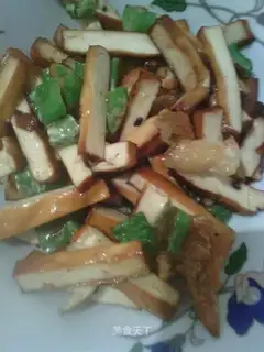 Dried bean curd with green pepper
