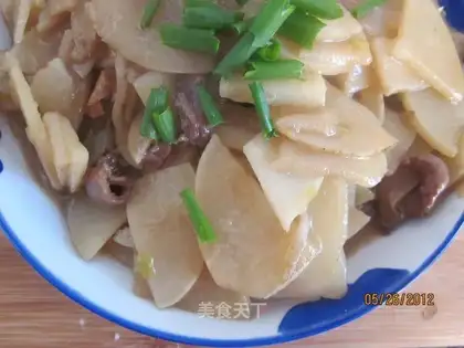 Potato chips with abalone sauce