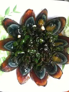 Chop pepper mixed with preserved egg