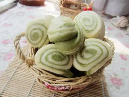 Fresh matcha roll