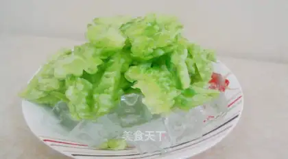 Iced emerald gourd salad