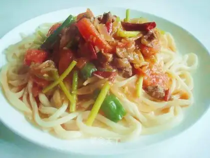 Mixed noodles with garlic sprouts