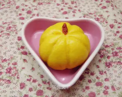 Small pumpkin bun