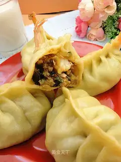 Steamed dumplings with fresh shrimp and pork