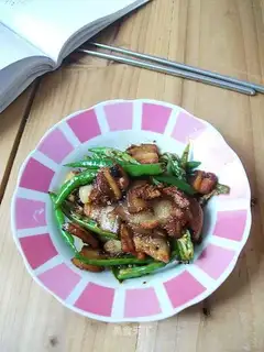 Sauce spicy pork with Hangzhou pepper