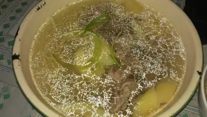 Stewed duck with rice bamboo