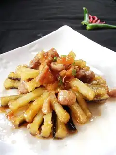 Maotai-flavored minced pork, chrysanthemum and tomato