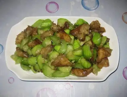 stir-fried oil sticks with loofah
