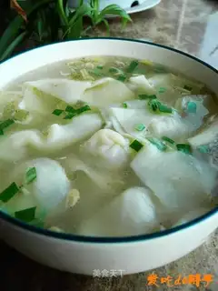 Bone soup, fresh meat, sea cucumber wonton