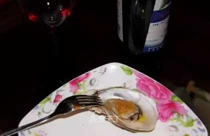 Grilled oysters with garlic