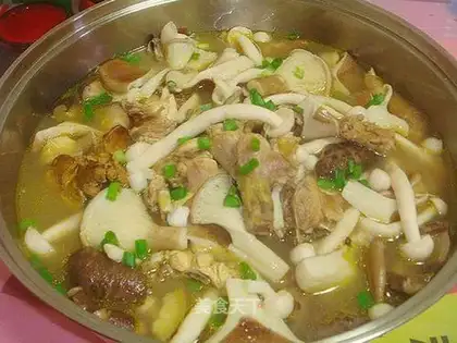 Stewed chicken soup with fresh mushrooms