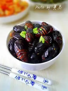 stir-fry cocoons and pupae