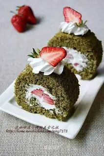 Matcha sponge cake roll