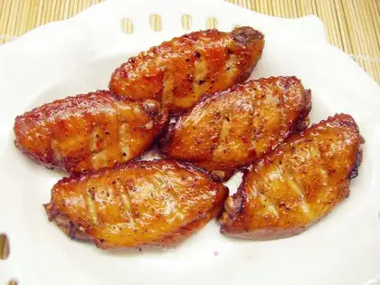 Roasted chicken wings with honey sauce