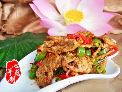 Sauteed beef with strong flavor