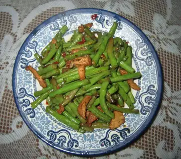 stir-fried pork with cowpea