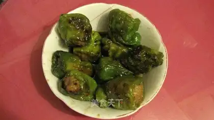 Pork stuffed with chili pepper