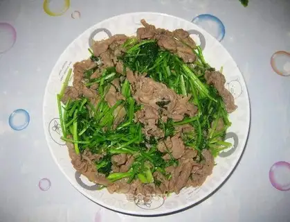 stir-fried mutton roll with cilantro
