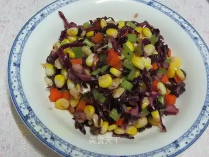 Cold salad with purple cabbage and corn kernels