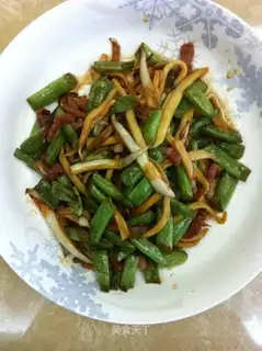 Green beans, rice bamboo and bacon