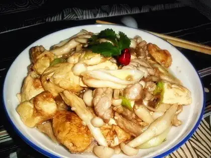 Braised tofu with white mushroom