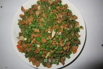 stir-fried meat paste with soy beans