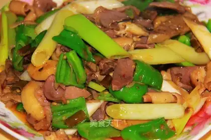 stir-fried chicken offal with pickled pepper