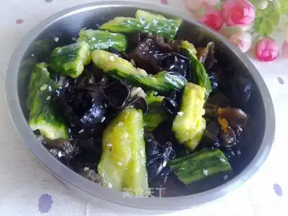Cucumber mixed with black fungus