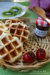 Raisin waffles