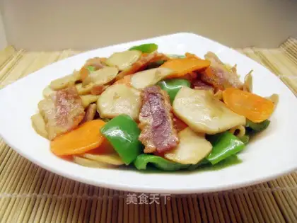 Dry stir-fried bacon and apricot mushroom