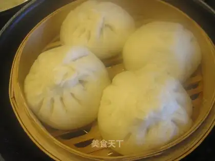 Pork and green onion buns