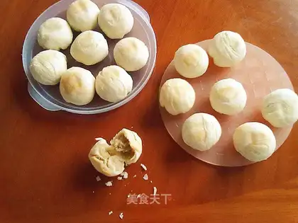 Crispy and mung bean cake