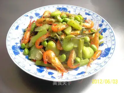 Pickled vegetables, green beans and bean crisps