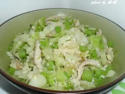 Fried rice with beans and cabbage and shredded pork