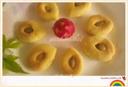 Microwave oven melon kernel biscuits