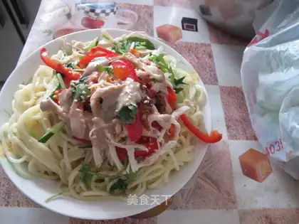 Cold noodles with shredded chicken