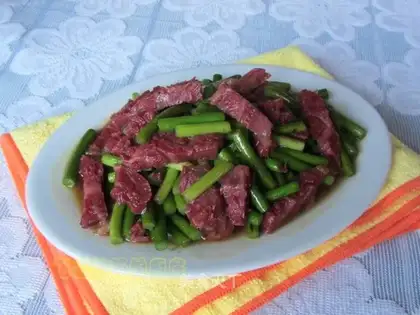 stir-fried beef with garlic sprouts