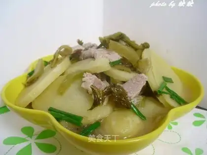 Braised potatoes with pickled cabbage