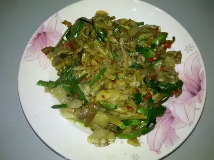 stir-fried leeks with gardenia flowers