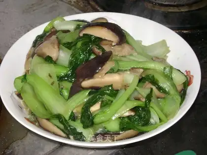 Mushrooms and rapeseed in oyster sauce