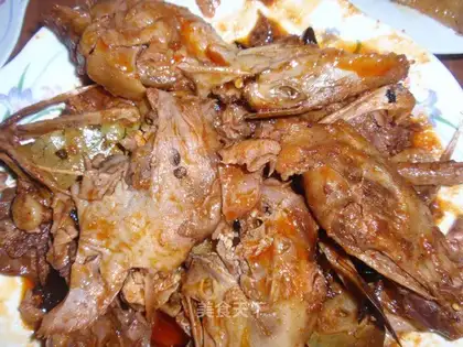 Grilled spicy duck head