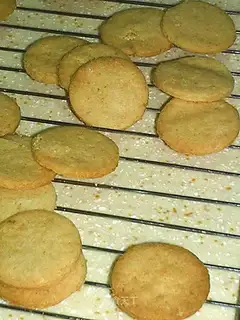 Coconut crispy cakes