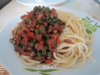 Spaghetti with long bean sauce