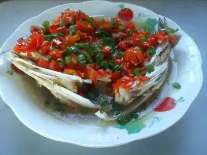 chopped pepper fish head